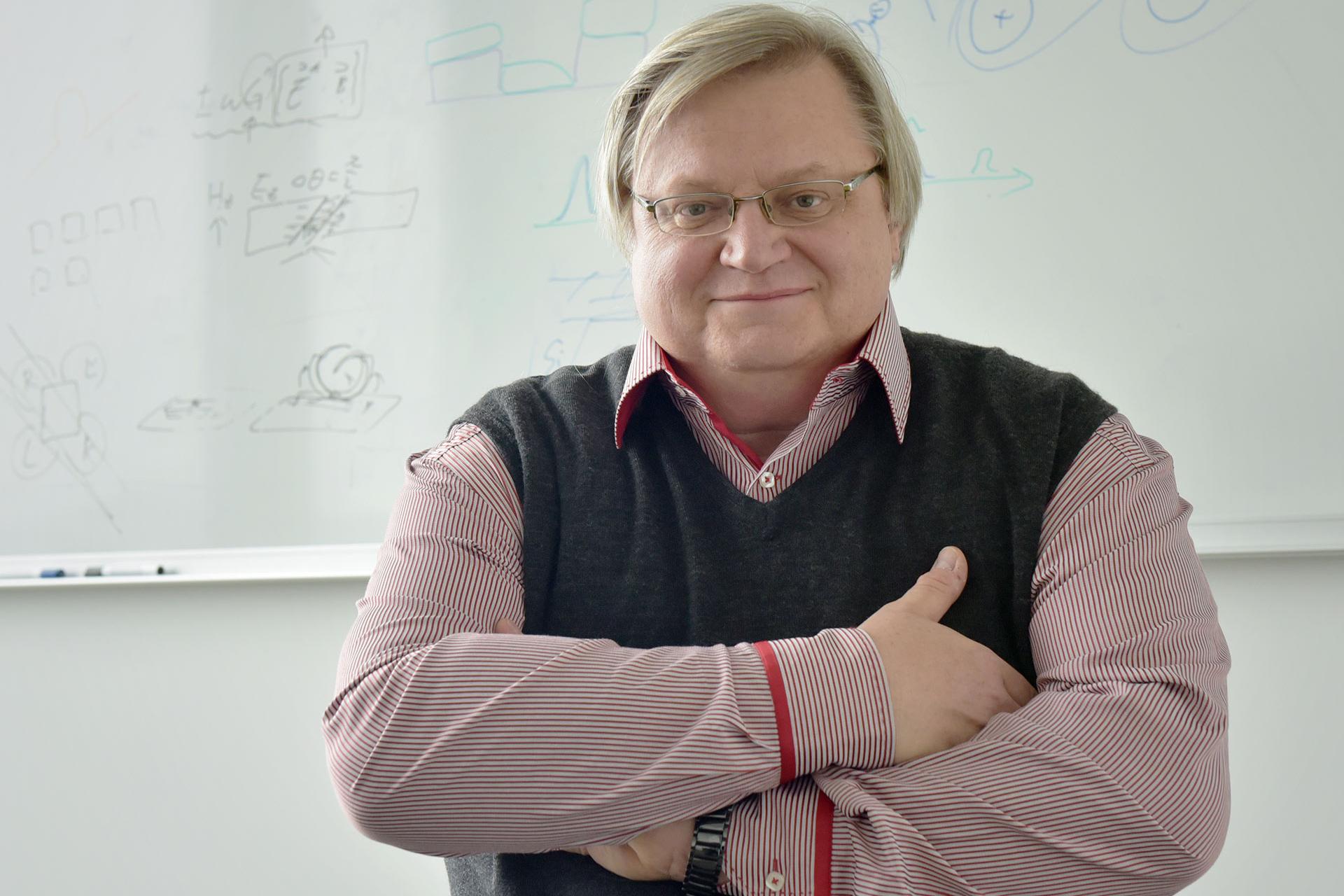 Prof. Dr. Yuri Kivshar, Head of the Nonlinear Physics Centre at the Australian National University (ANU) in Canberra