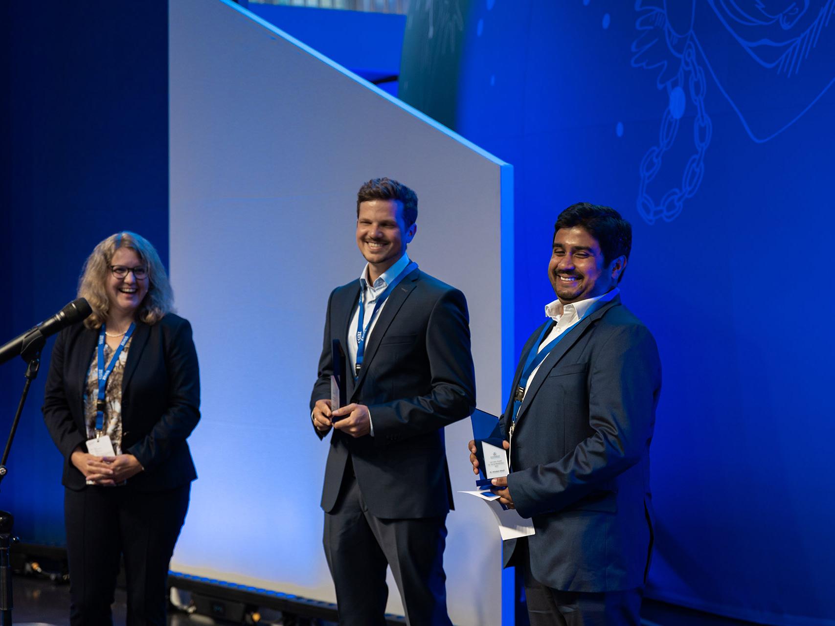 Prof. Dr. Christine Silberhorn (University of Paderborn) and Carl Zeiss Award for Young Researchers winners Dr. Simon Baier and Dr. Arindam Ghosh (Dr. Dasha Nelidova was prevented from accepting the award in person).