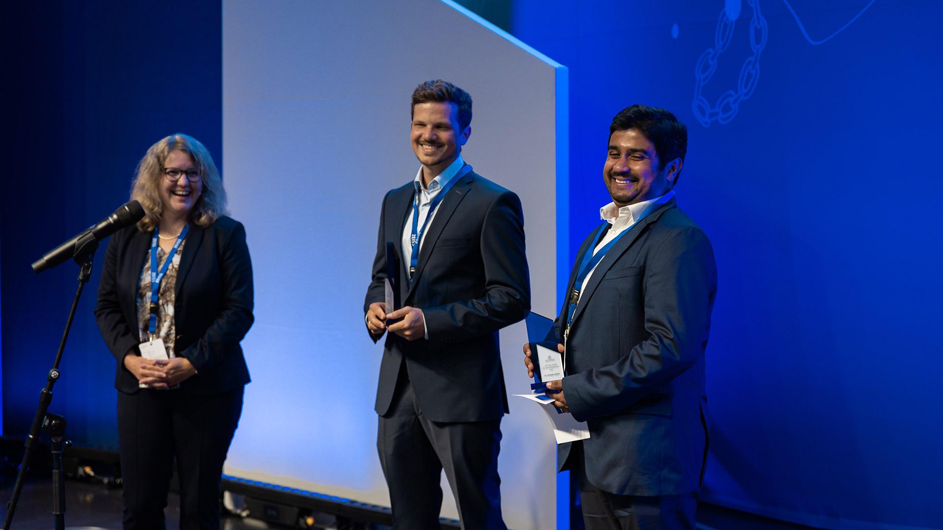 Prof. Dr. Christine Silberhorn (University of Paderborn) and Carl Zeiss Award for Young Researchers winners Dr. Simon Baier and Dr. Arindam Ghosh (Dr. Dasha Nelidova was prevented from accepting the award in person).