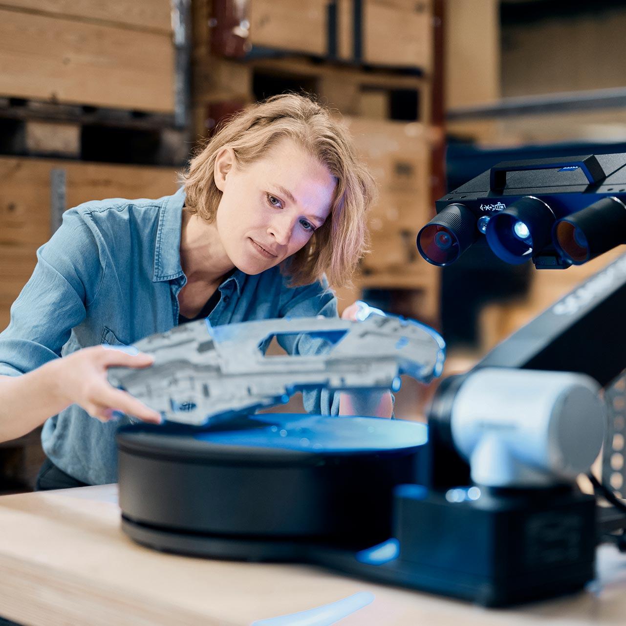 A woman using ZEISS ScanPort