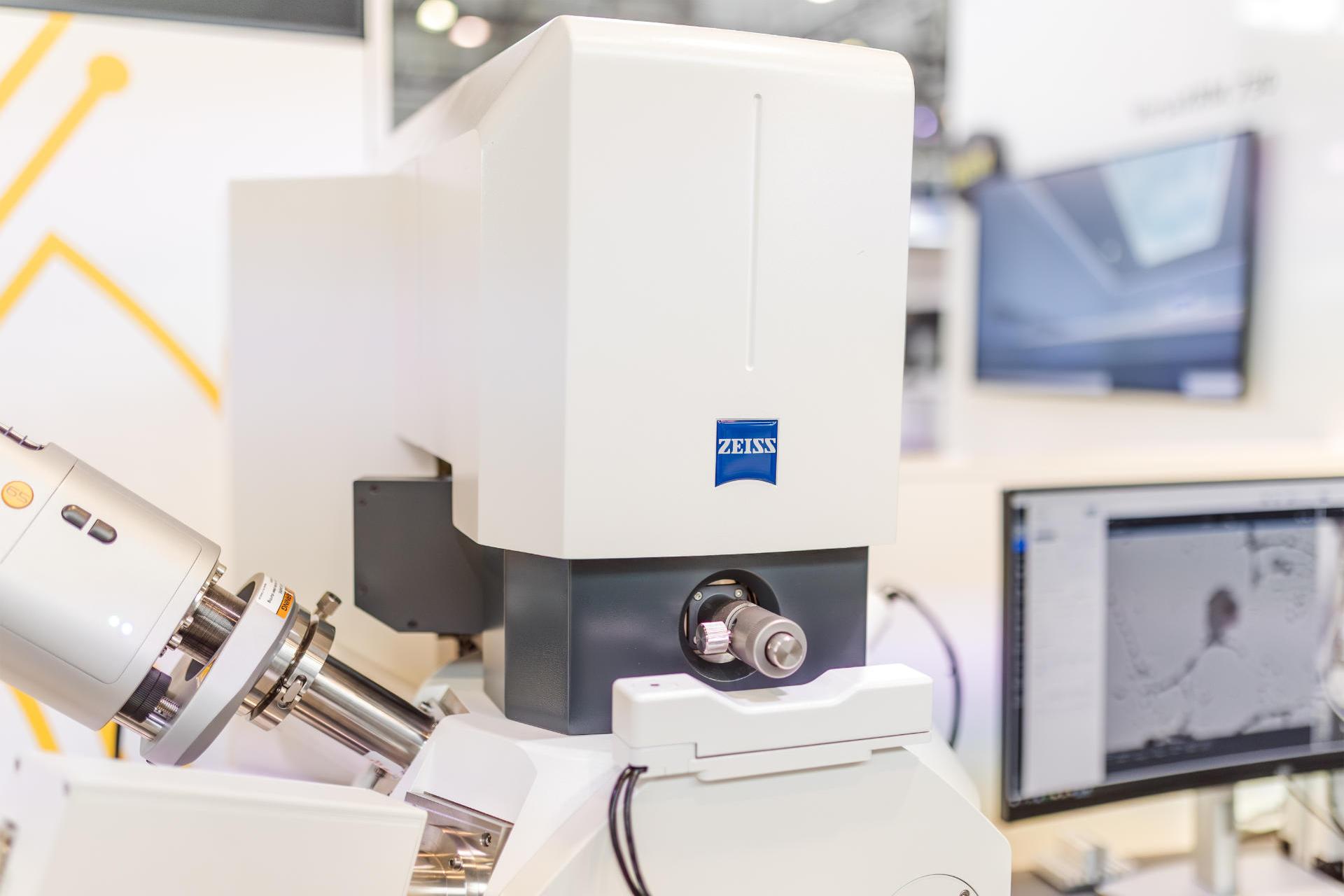 Frontal view of a Zeiss scanning electron microscope