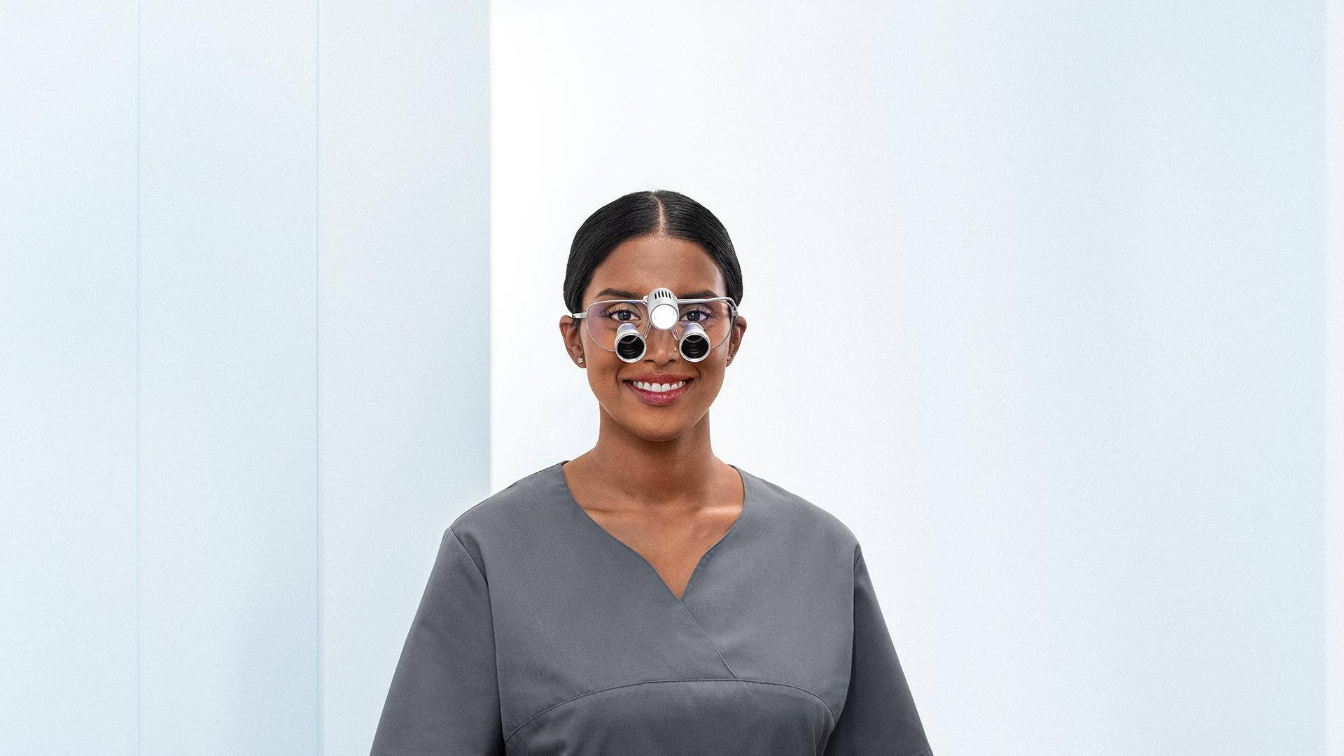 Precise treatment: ZEISS EyeMag Medical Loupes