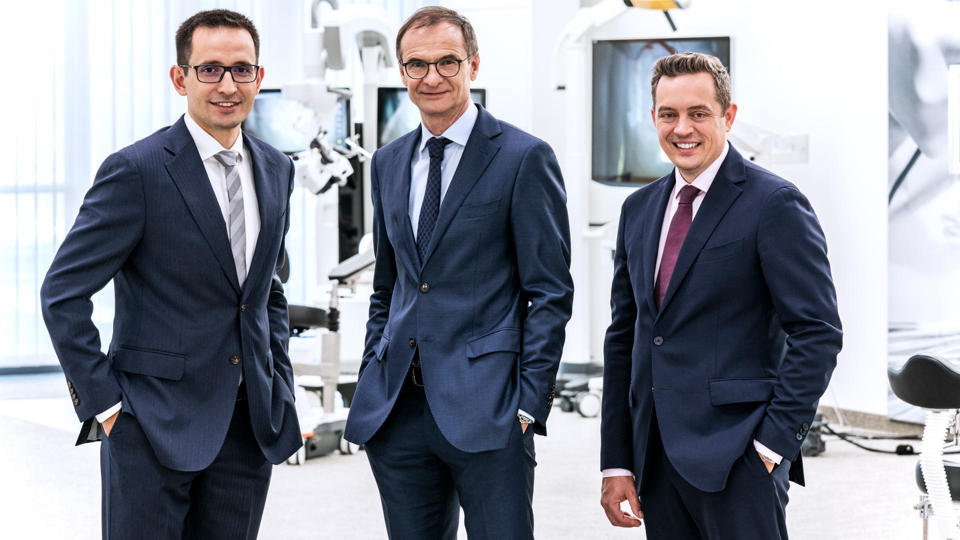 Foto von Dr.-Ing. Michelangelo Masini, Prof. Dr. med. Andreas Raabe und Frank Seitzinger