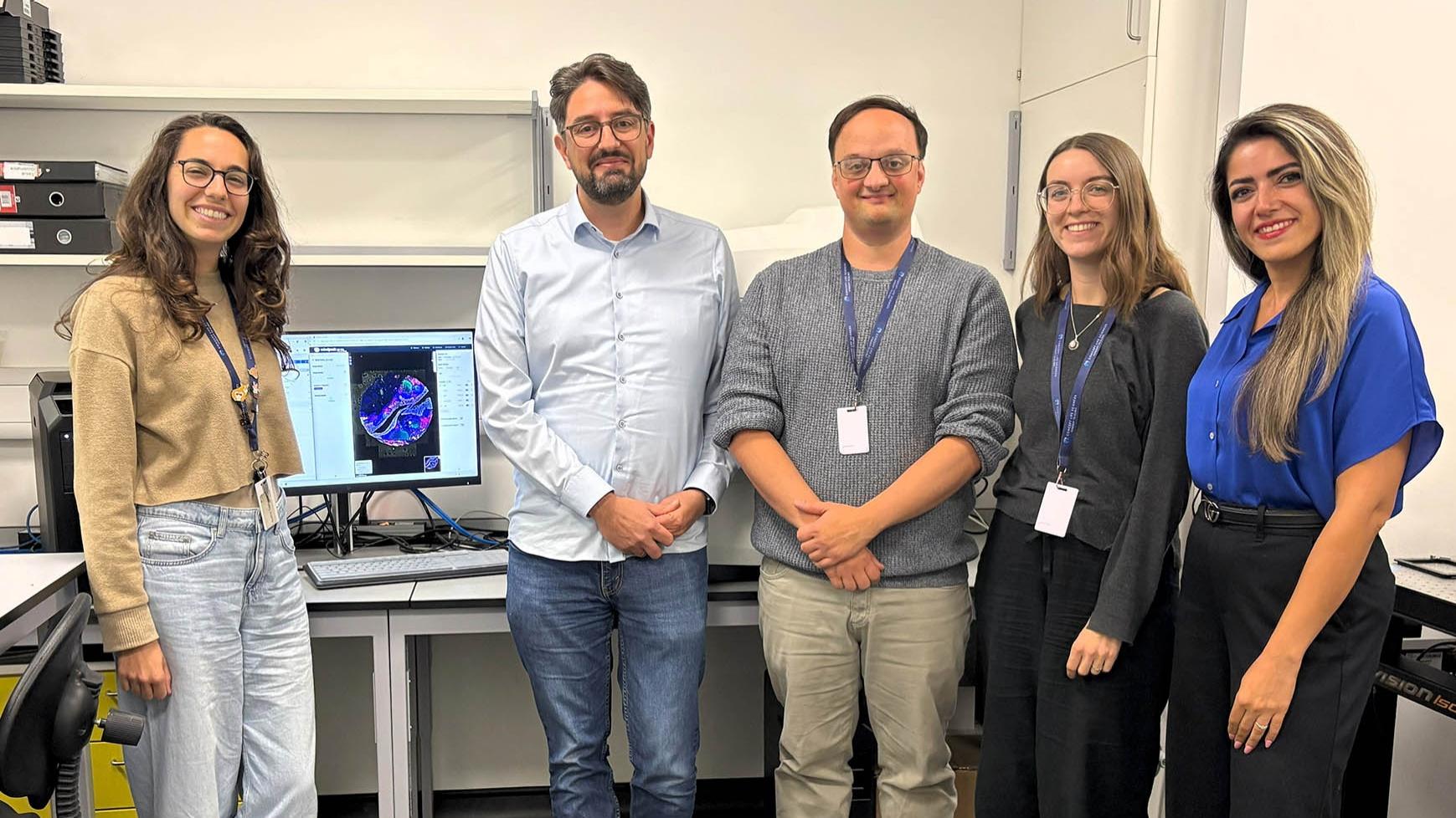 Gemeinsam Innovationen in Spatial Biology vorantreiben – von links: Giulia Tagliavini (CLS), Moritz Widmaier (ZEISS), Christopher Mills (CLS), Lydia Blackburn (CLS) und Sherry Derakhshani (ZEISS)