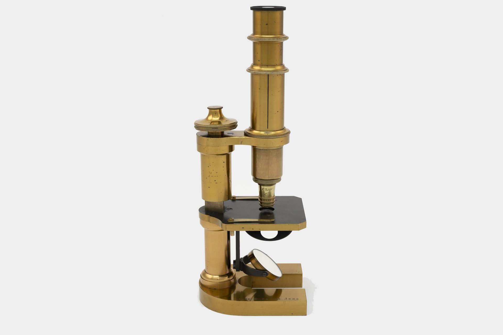 The ZEISS microscope "Stand VIIb" from 1879.