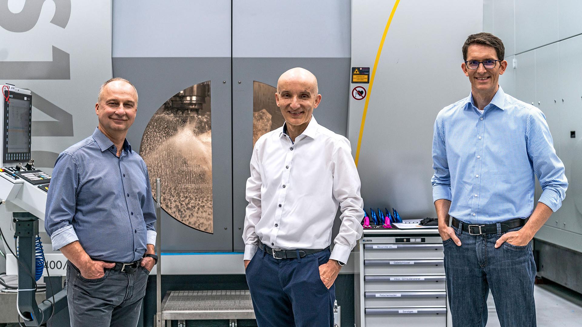 Winners of the Deutscher Zukunftspreis standing in production hall for EUV lithography