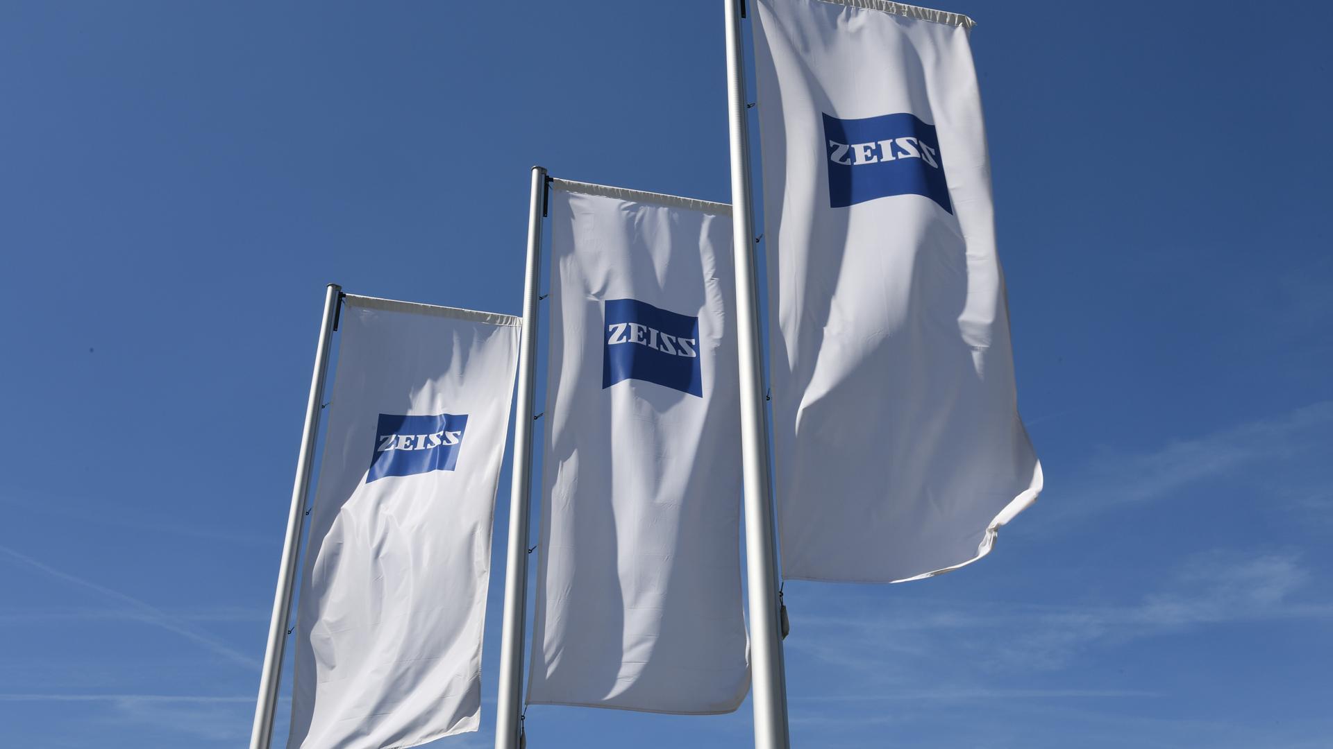 Logo of ZEISS SMT on white flags