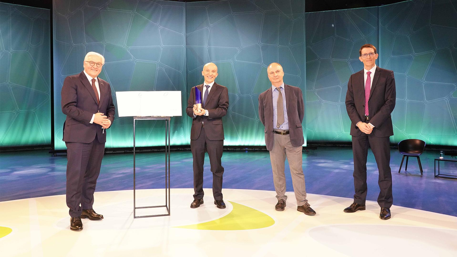 Frank Walter-Steinmeier congratulates the SMT winners of the Deutsche Zukunftspreis