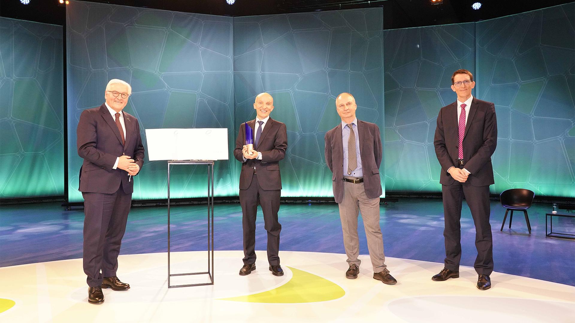 Frank Walter-Steinmeier congratulates the SMT winners of the Deutsche Zukunftspreis