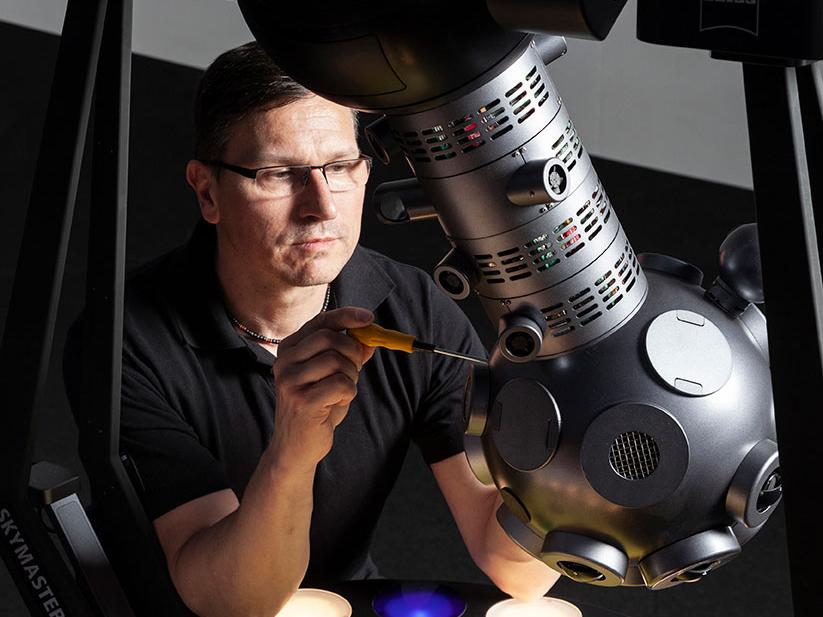 ZEISS Service for Planetarium Technique 