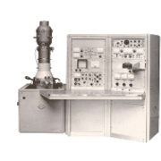 1965 - Cambridge Scientific Instruments lance le premier MEB commercial, le Stereoscan Mark I.