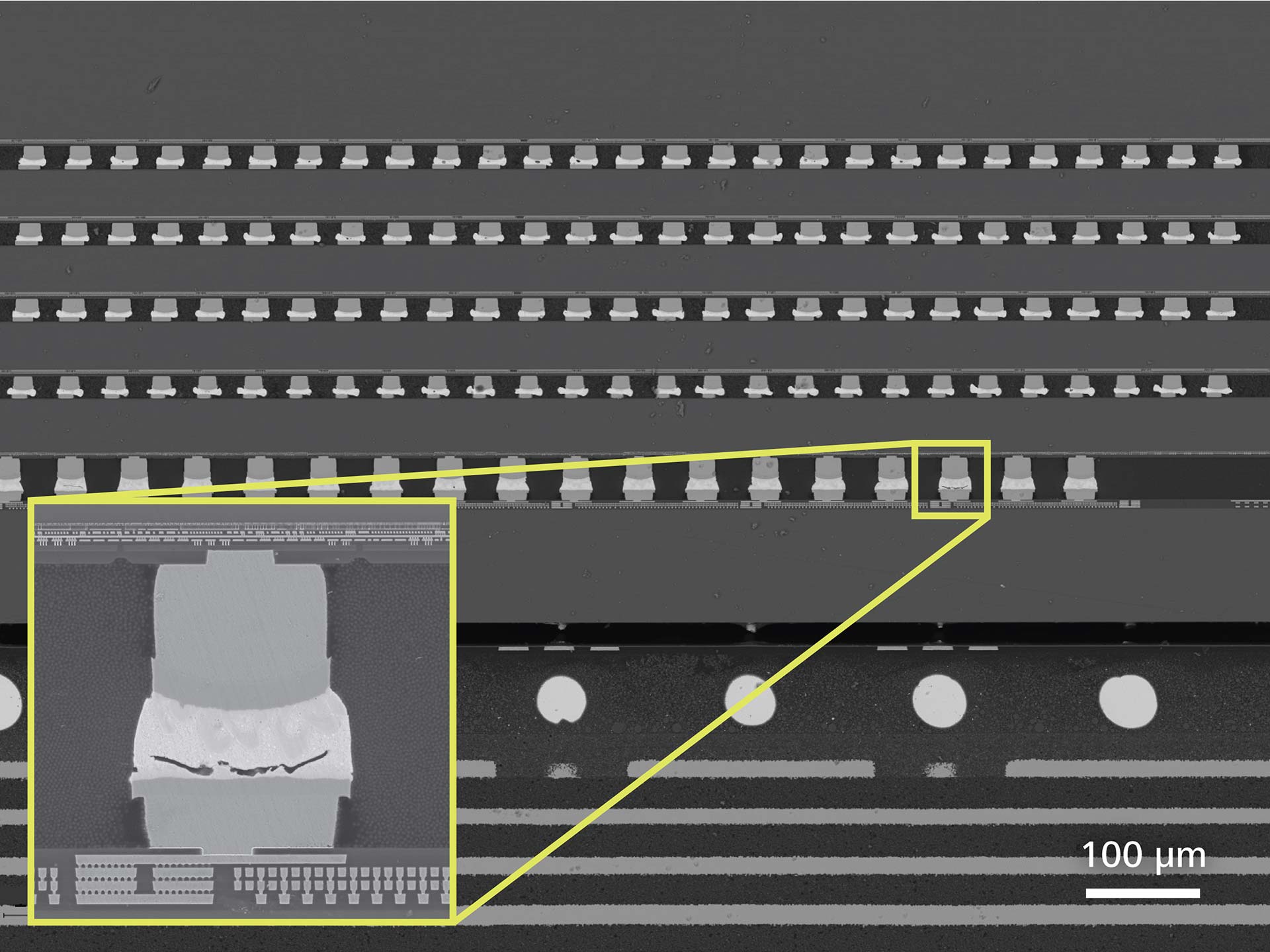 Campo de visión amplio de interconexiones de paquete 2.5D