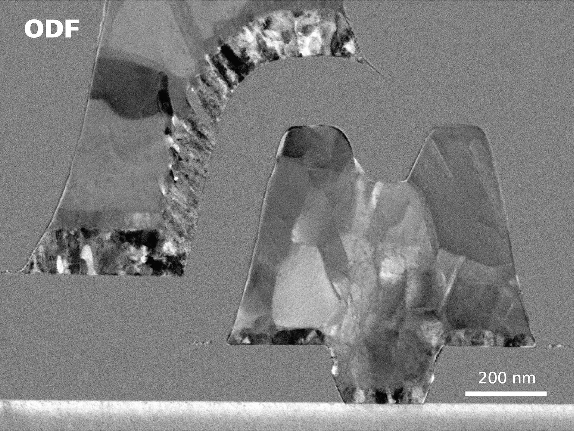 Campo oscuro orientado de laminilla por detrás de un HEMT de GaN