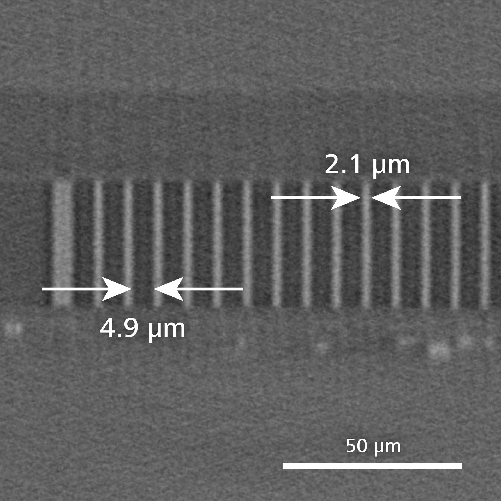 MEMS-Beschleunigungssensor, Querschnitt der schmalen Kammstruktur