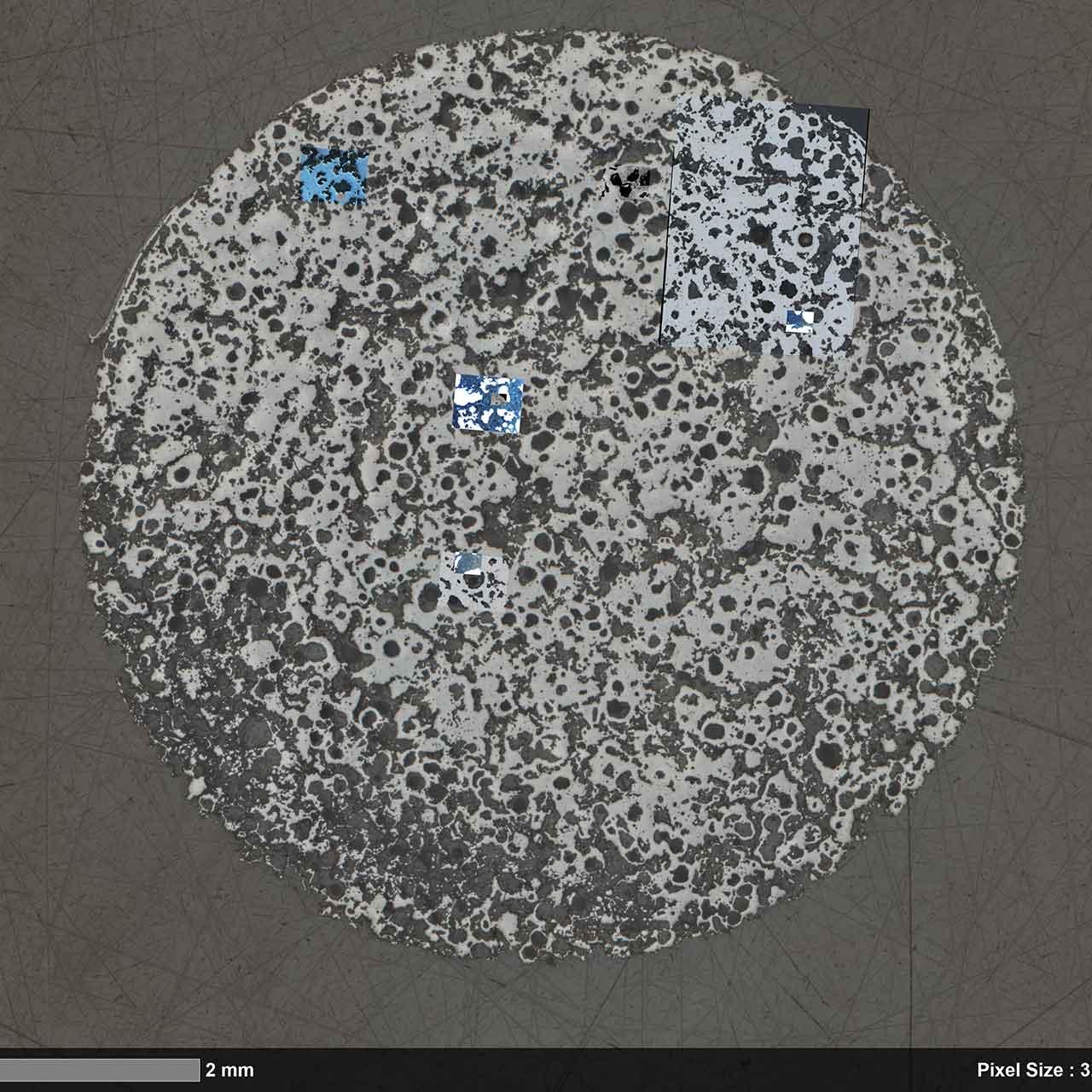 Flujo de trabajo de ZEISS ZEN Connect ilustrado para una muestra de material de imán permanente.
