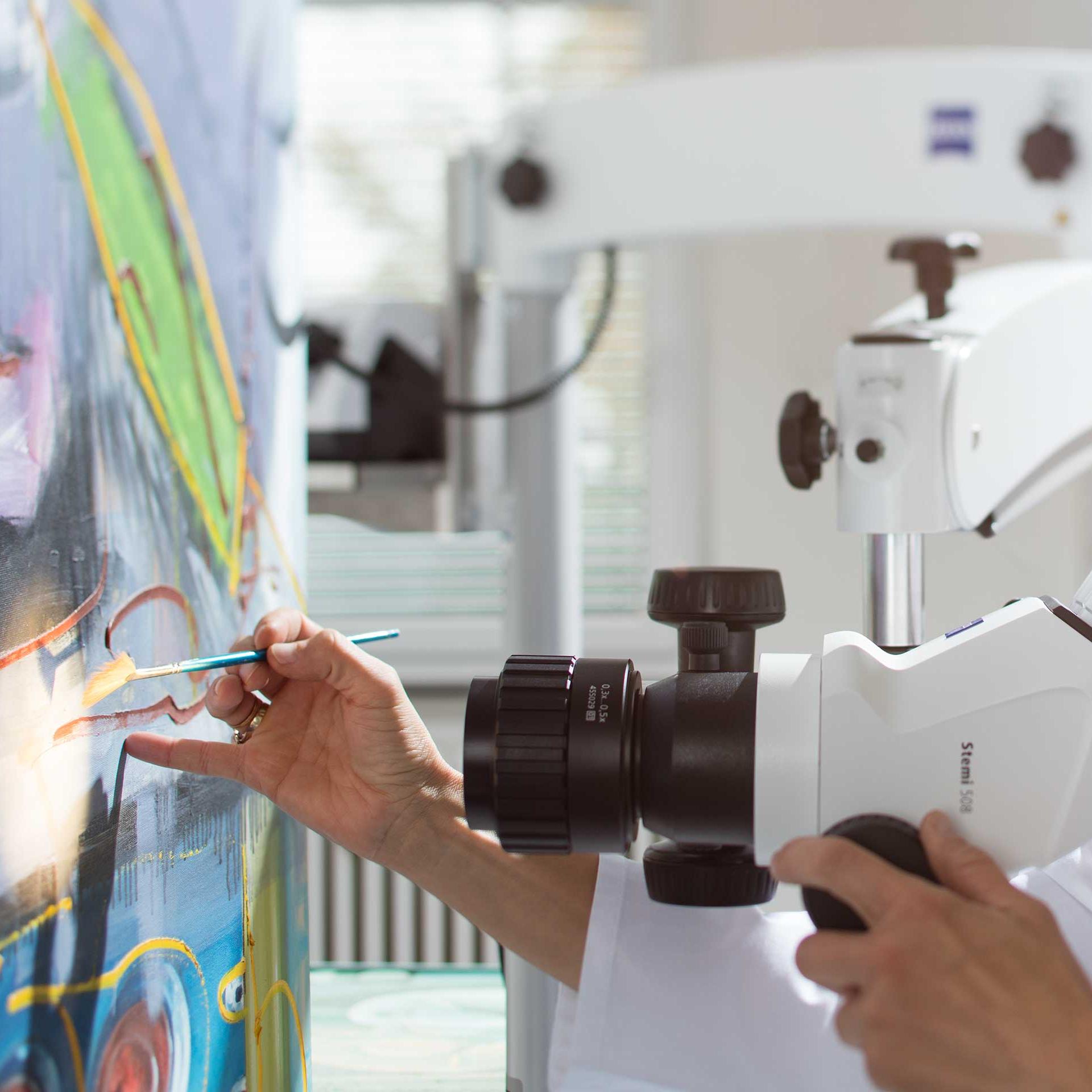 Sistemas de microscopía para la restauración, conservación y exposición en su museo