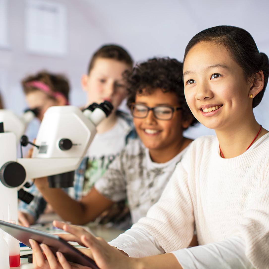 Solutions de microscopie pour les salles de classe numériques