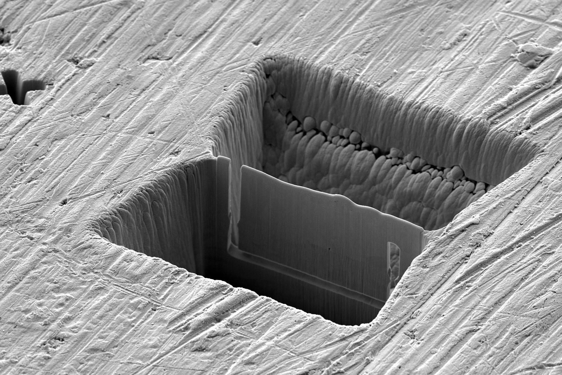 Multi-site lamella preparation of a 3 x 2 array of laser- machined chunks followed by FIB millingfor precise thinning to produce a < 2 µm TEM lamella.