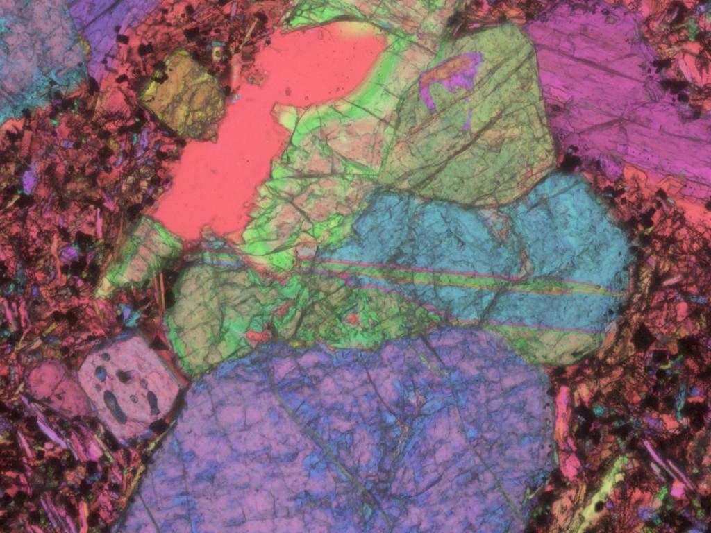 basalt-thin-section_axiocam-
