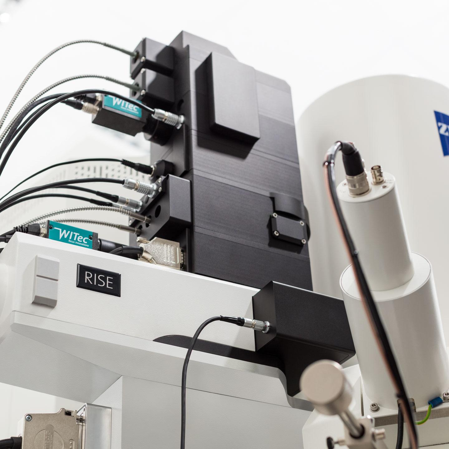 RISE completamente integrado: disfrute de la microscopía electrónica de barrido y la captura de imágenes Raman