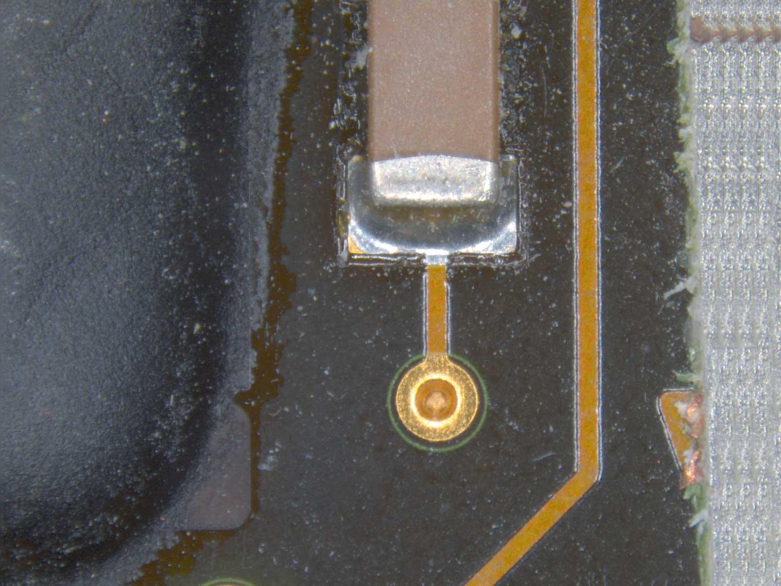 PCB component, reflected light darkfield, magnification: 7.5x​