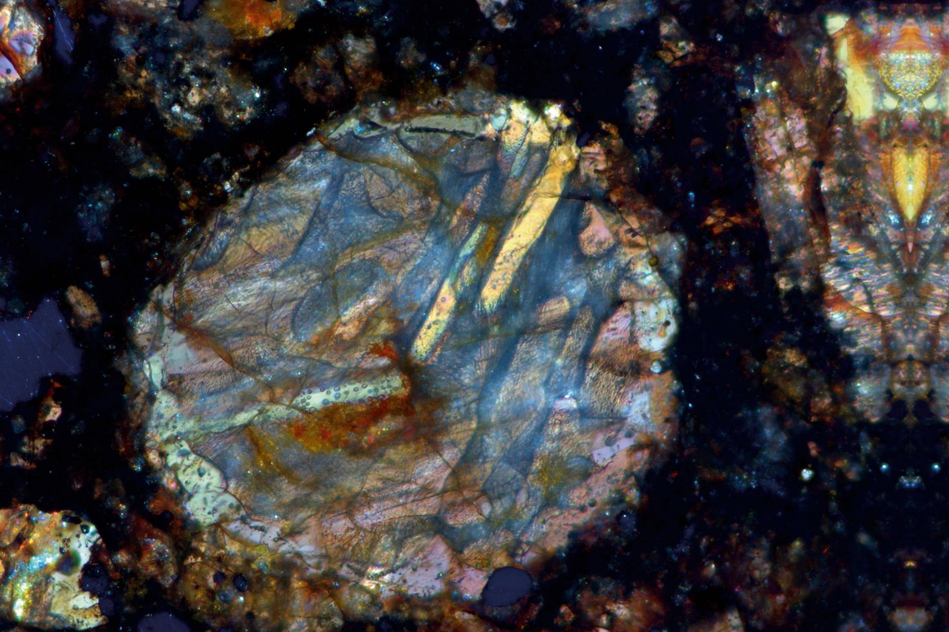 Bar olivine chondrule - Reflected-light – Polarization. Objective: EC Epiplan-NEOFLUAR 10x/0.25 Pol​