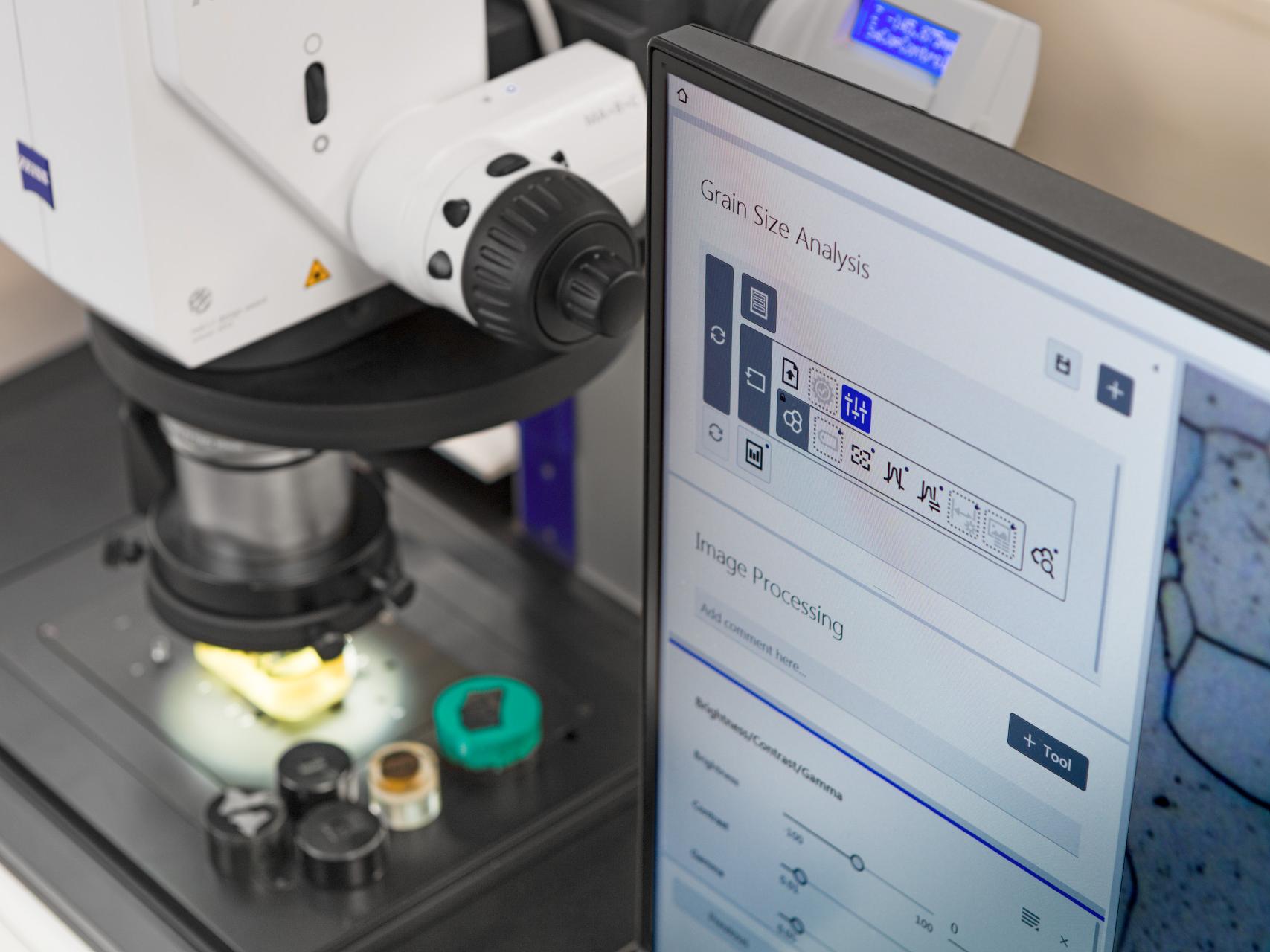 Imaging of embedded, polished cross-sections of metal alloys samples in a materials lab with the digital zoom microscope ZEISS AxioZoom operated by ZEN core running in Job Mode.
