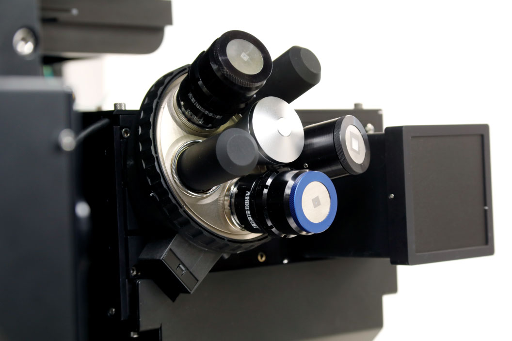 Mikroskopkopf mit Objektiven, darunter das 40X‑Prime