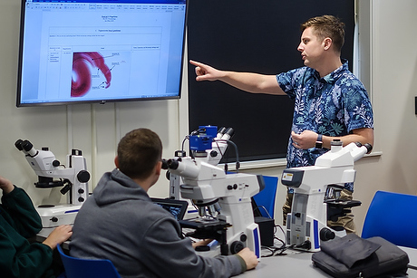 Students learning in Wake Forest University's Microscopy Teaching Center.