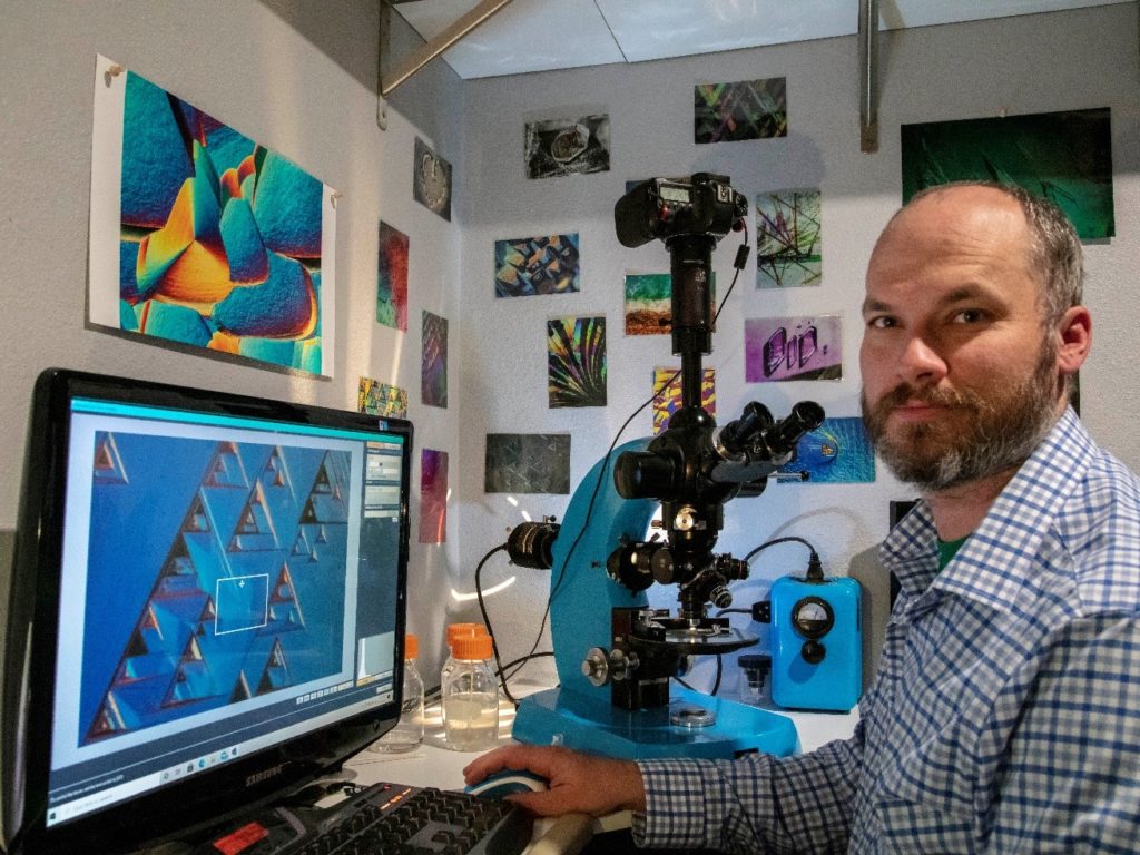 Microscopist and photomicrographer Nathan Renfro with his vintage blue ZEISS Universal microscope