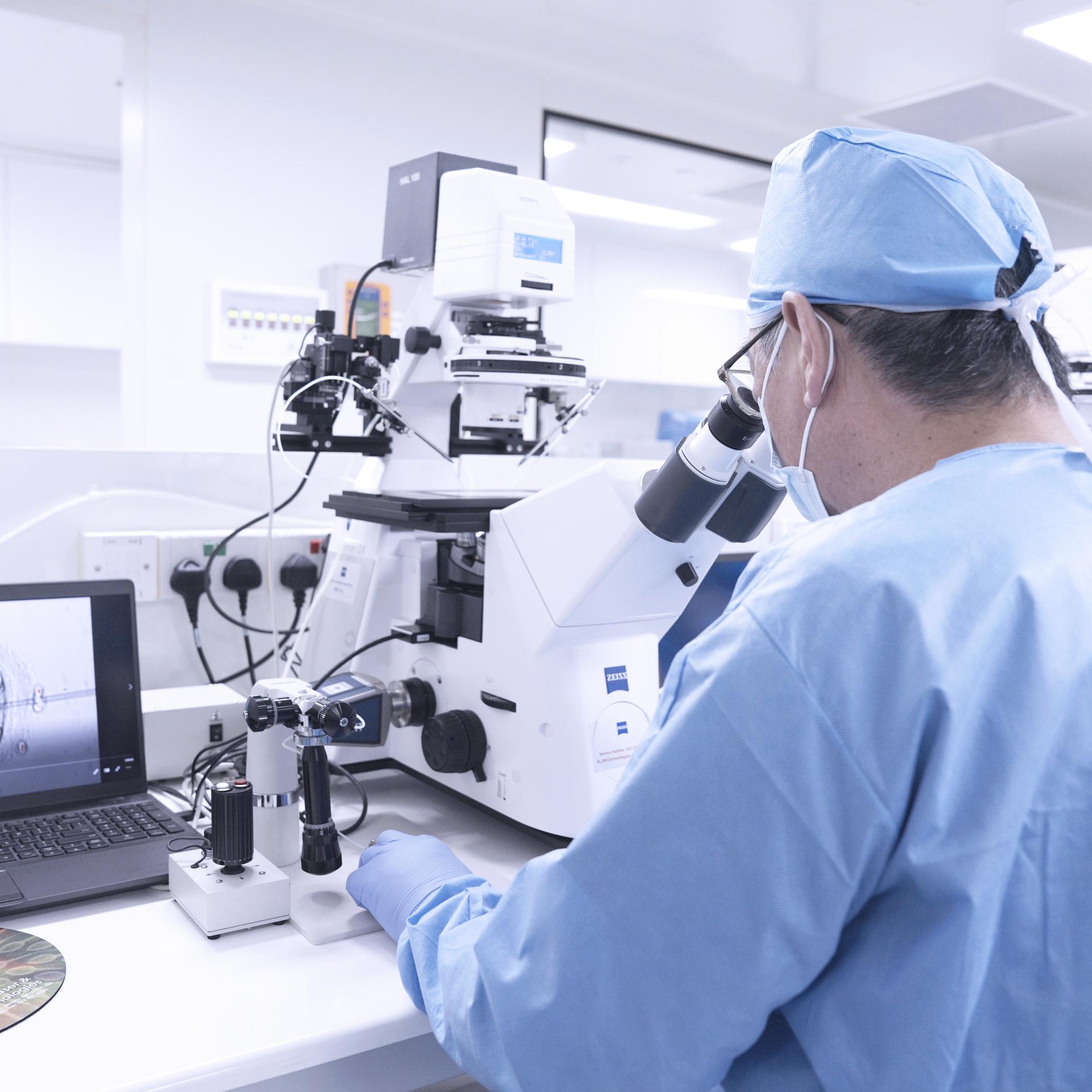 https://www.zeiss.com/content/dam/rms/reference-master/resource-center/insights-hub/user-story/assisted-reproductive-technology-how-microscopy-helps-families-grow/in-the-fertility-lab.jpg/_jcr_content/renditions/original.image_file.1920.1920.1168%2C0%2C5840%2C4672.file/in-the-fertility-lab.jpg