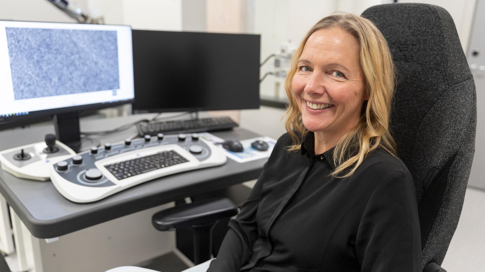 Improving Nano-Structured Surfaces for Implants with Scanning Electron Microscopy