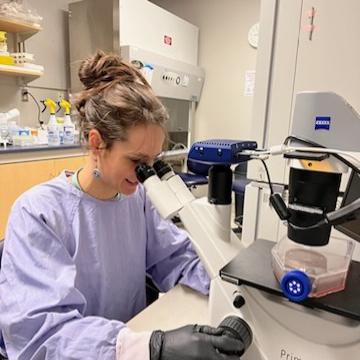 Dr. Pauline Loos prepares samples for spectral spatial biology studies.