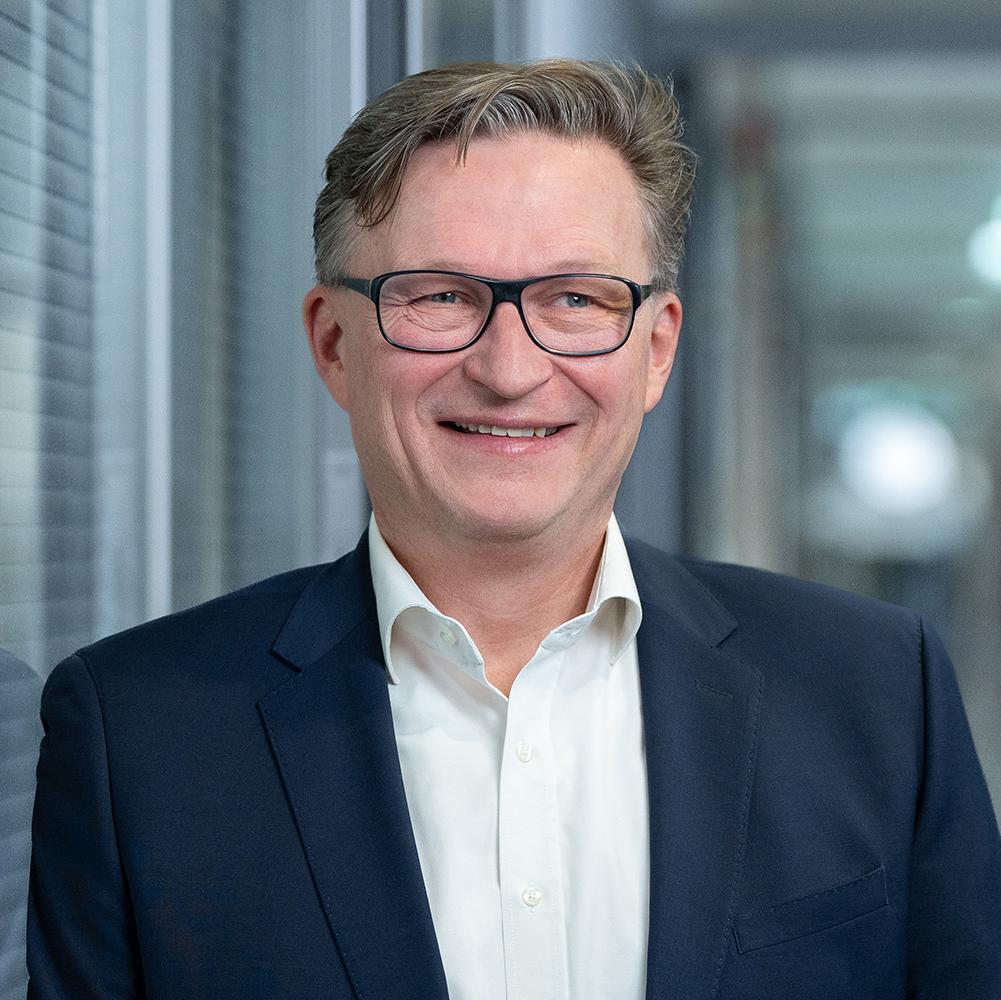 Portrait of Dr. Frank Rohmund as President & Chief Executive Officer of ZEISS Semiconductor Manufacturing Technology in Oberkochen, Germany 