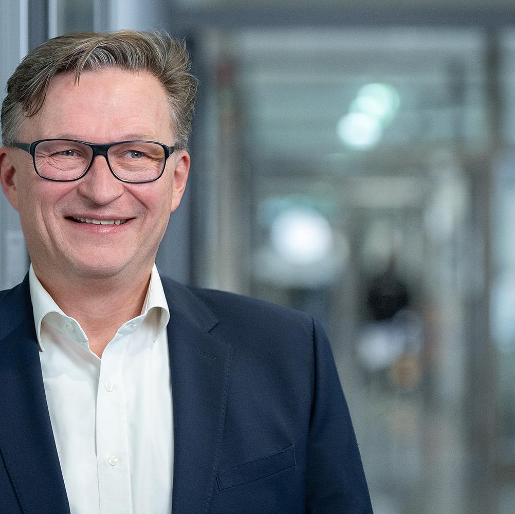 Portrait of Dr. Frank Rohmund as President of ZEISS Semiconductor Manufacturing Optics in Oberkochen, Germany 