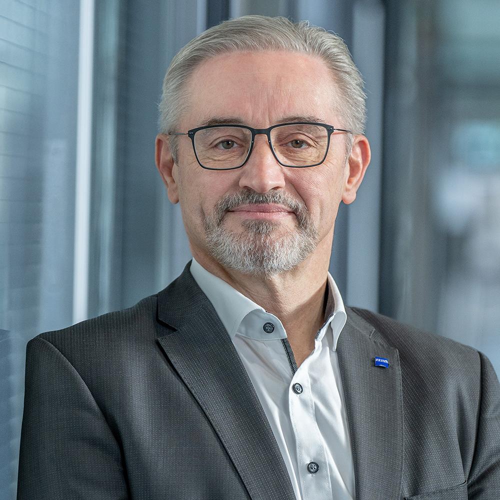 Portrait of Dr. Thomas Stammler as Chief Technology Officer of ZEISS SMT in Oberkochen, Germany