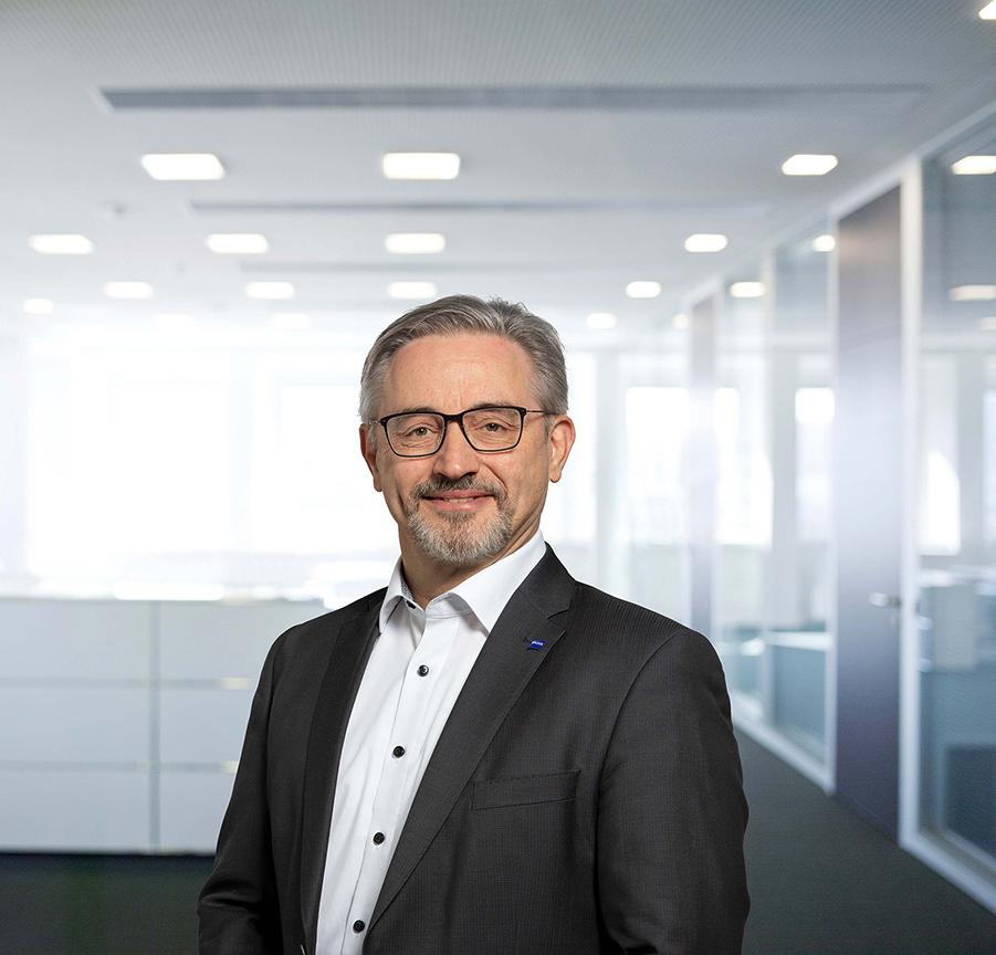 Portrait of Dr. Thomas Stammler as Chief Technology Officer of ZEISS SMT in Oberkochen, Germany