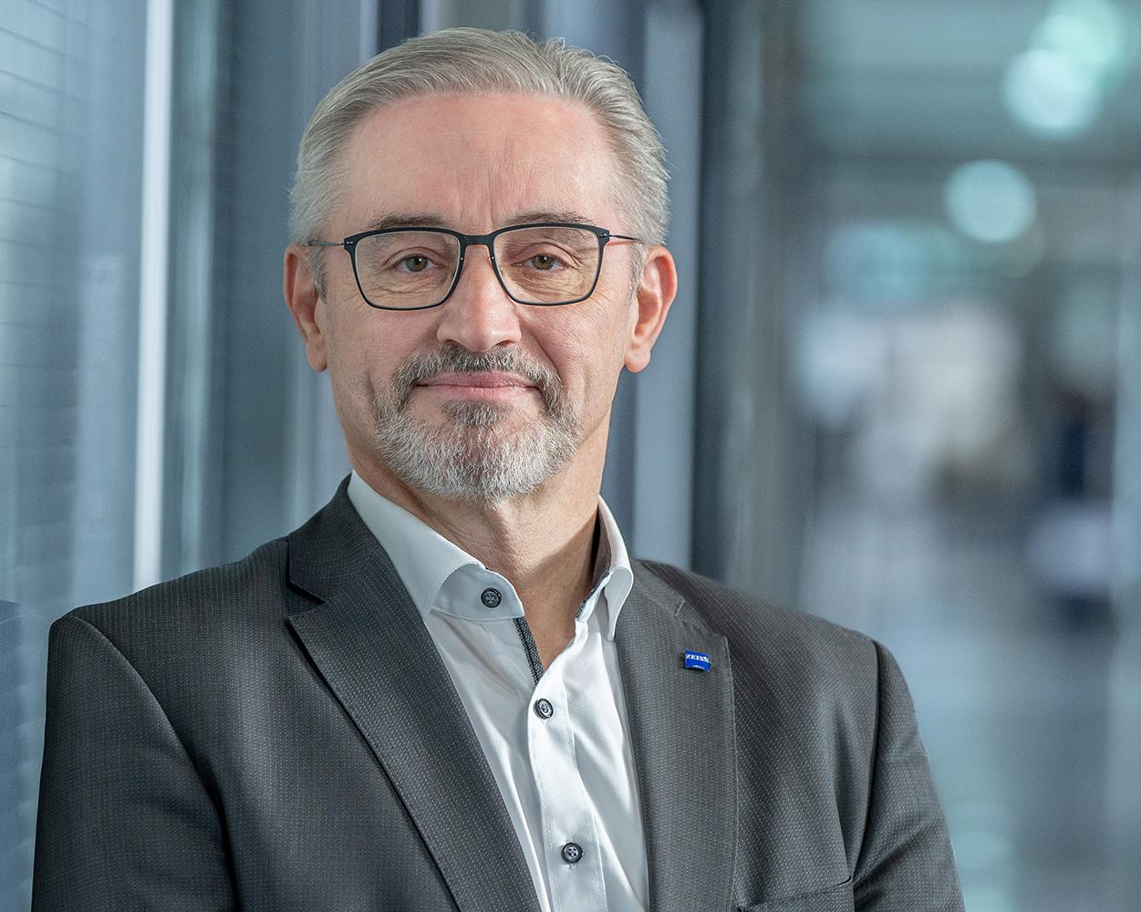Portrait of Dr. Thomas Stammler as Chief Technology Officer of ZEISS SMT in Oberkochen, Germany