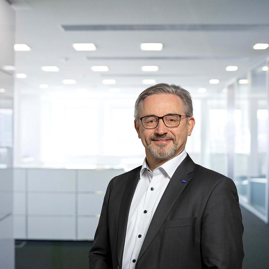 Portrait of Dr. Thomas Stammler as Chief Technology Officer of ZEISS SMT in Oberkochen, Germany