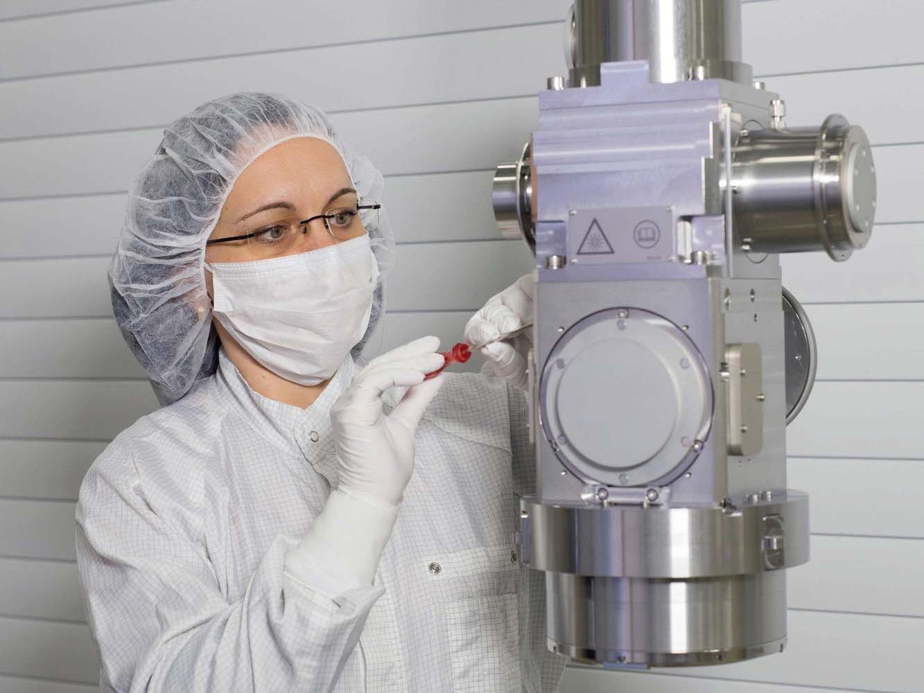 ZEISS SMT employee works on optics systems