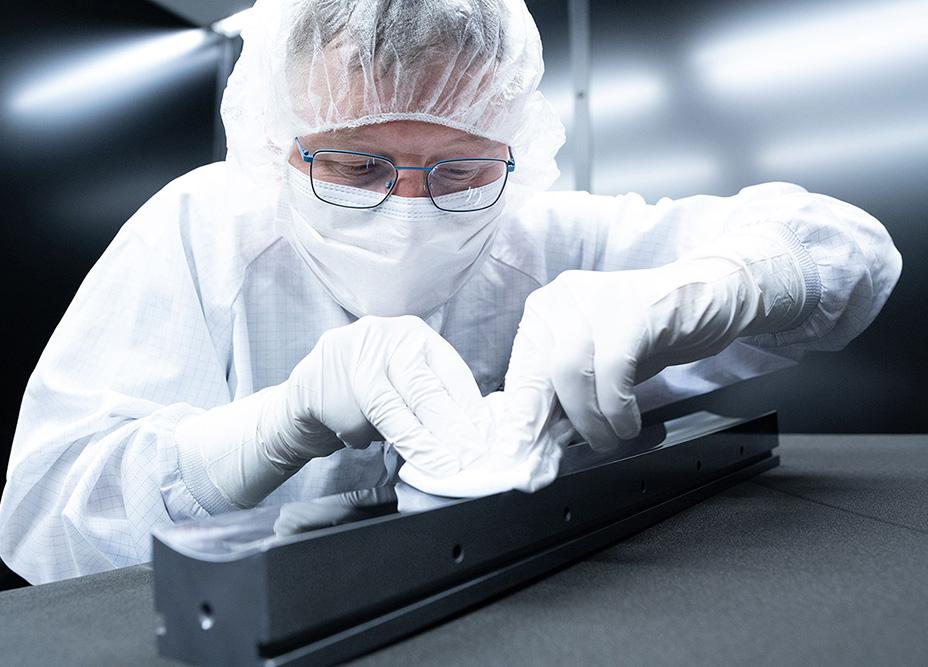 An employee of ZEISS SMT cleans synchrotron optics