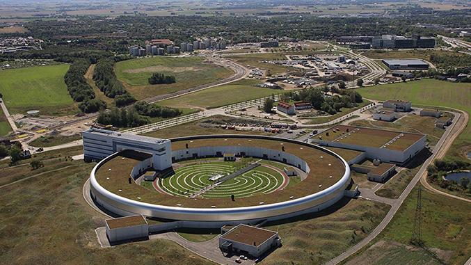 Particle accelerators visible in their entirety 