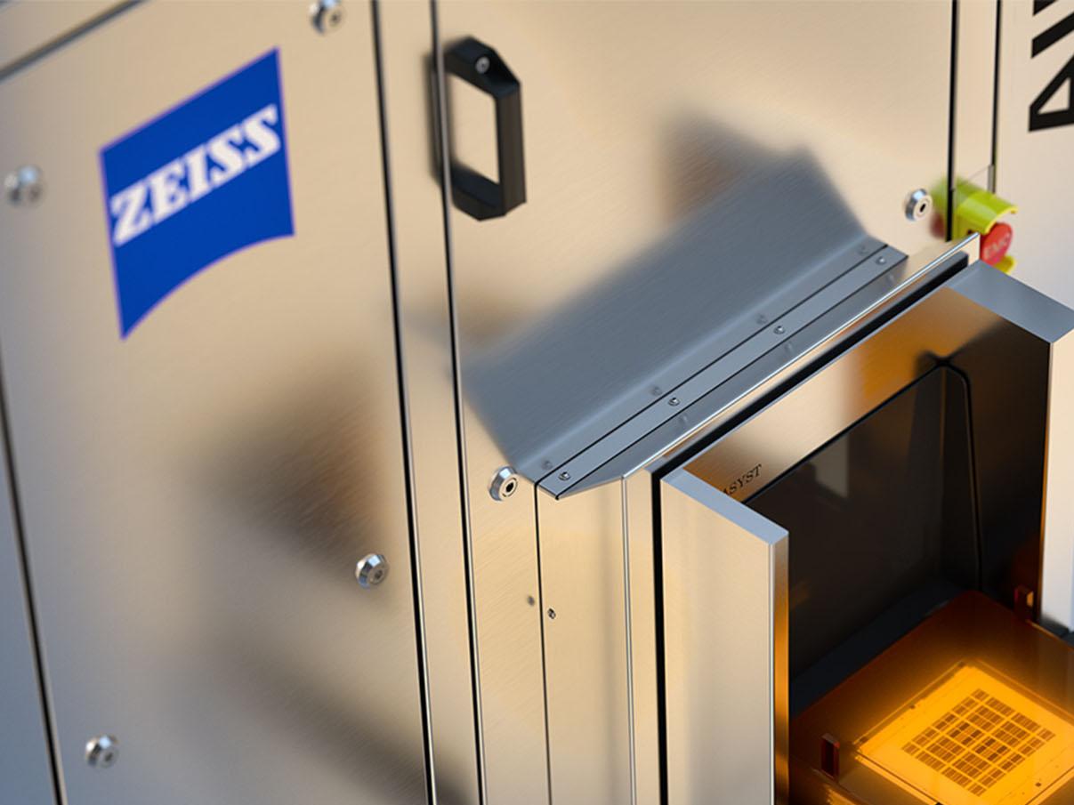 A photomask in an ZEISS AIMS machine