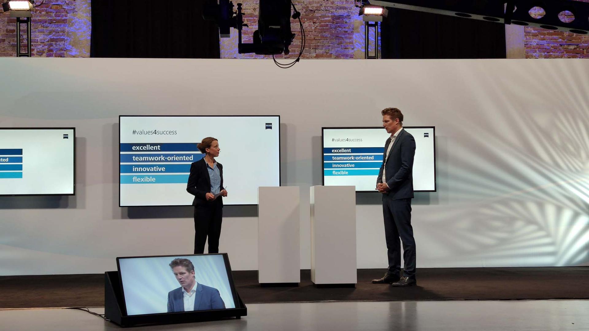 Virtual event: Suppliers' Day at ZEISS SMT with organizers on stage