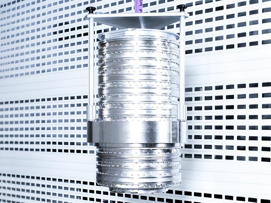 A DUV product of dry lithography in the clean room of ZEISS SMT.