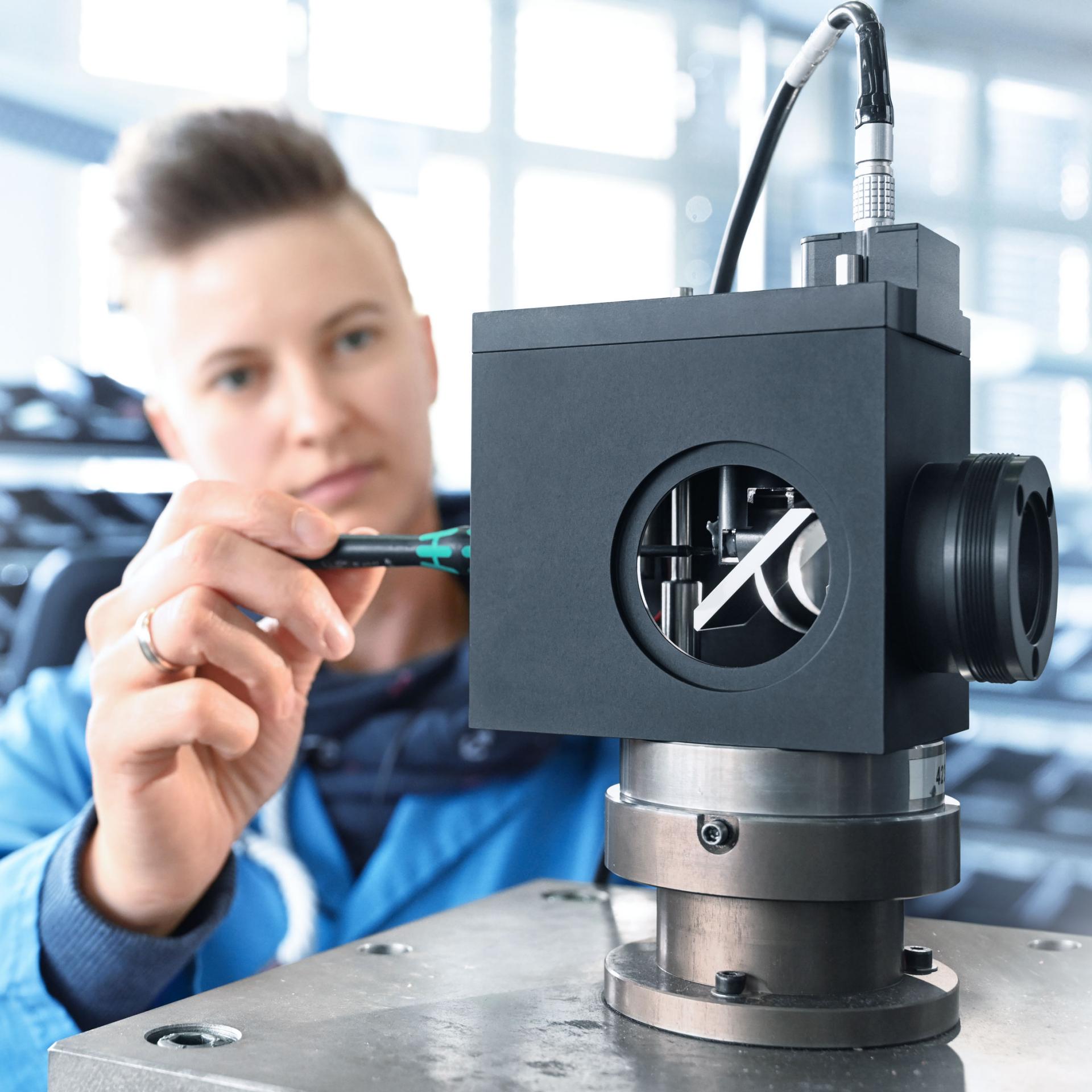 Adjustment of optical performance parameters