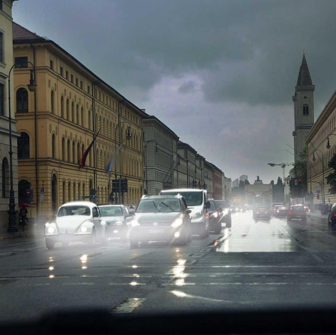 Плохая видимость в условиях недостаточного освещения, например, в дождь, в сумерках или ночью. 