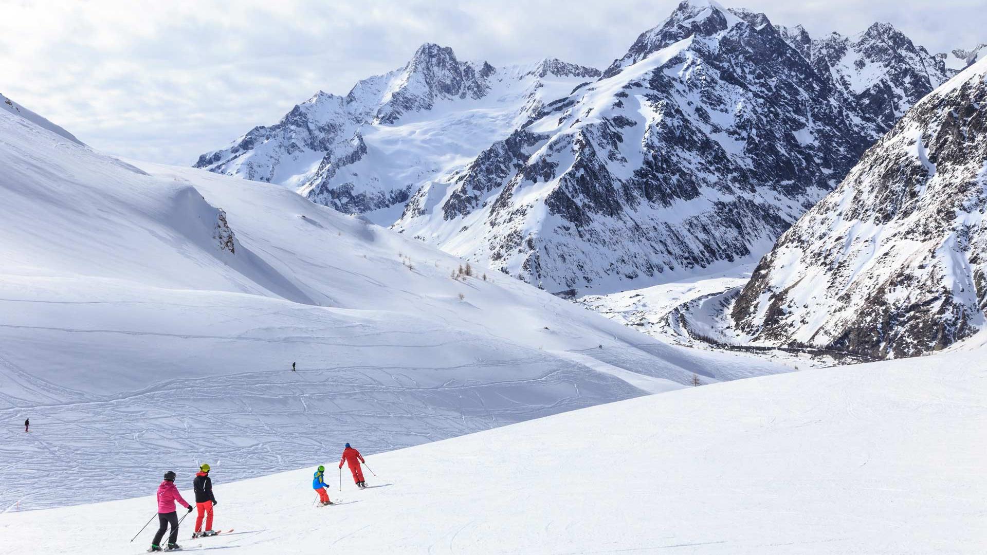 Precision and protection: elevate your Snow Goggles with ZEISS Sonar Lenses