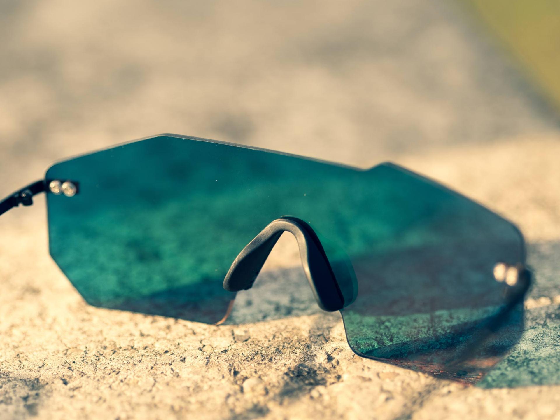 Image of sunglasses rimless frame.