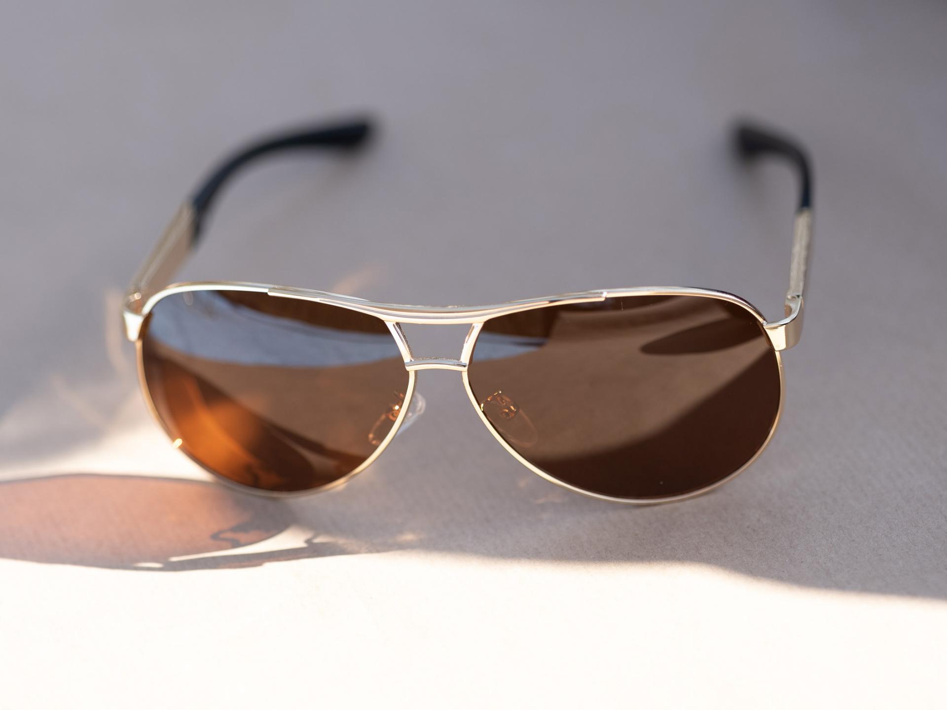Image of lifestyle sunglasses with a metal frame.